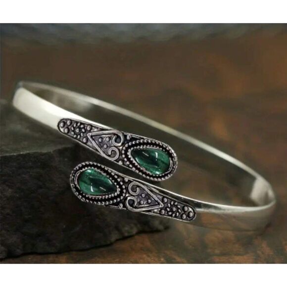 Emerald Green Resin Silver Bracelet Cuff Adjustable Bracelet Heart Daisy Motif - Picture 2 of 5